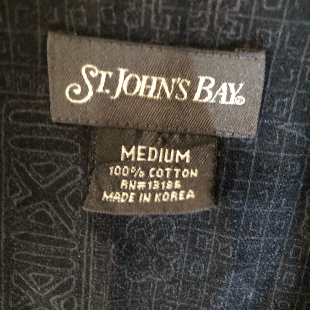 Black Short Sleeve Button-Up Shirt - Picture 3 of 3